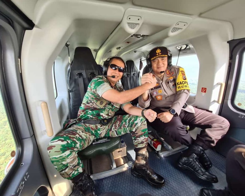Kapolda Riau Tinjau Ke Lokasi Penyebab Kapal Pengangkut Penumpang SB Evevlyn Calisca 01 Terbalik di Tembilahan