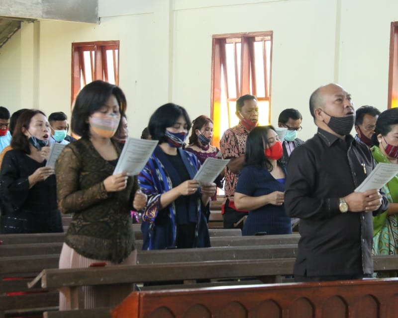 Bupati Taput Bersama Istri Ikuti Ibadah Kebaktian di HKBP Lumban Baringin Resort Sipoholon II