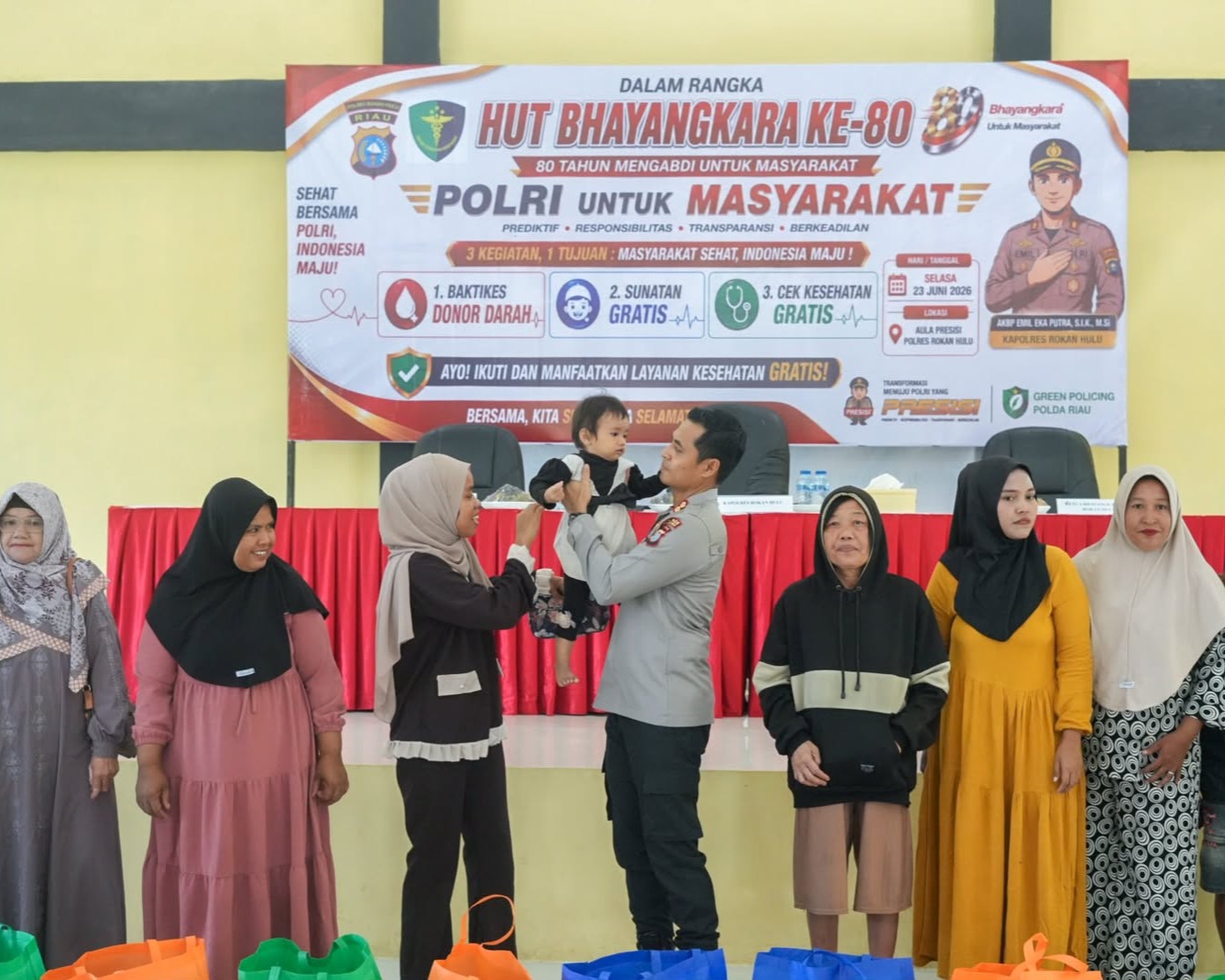 Sambut HUT Bhayangkara Ke-80, Polres Rokan Hulu Gelar Donor Darah, Sunatan Massal dan Pemeriksaan Kesehatan Gratis