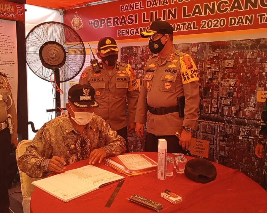 Kapolresta Pekanbaru Bersama Forkompinda Meninjau Langsung Pos PAM Pengamanan Natal 2020 dan Tahun Baru 2021