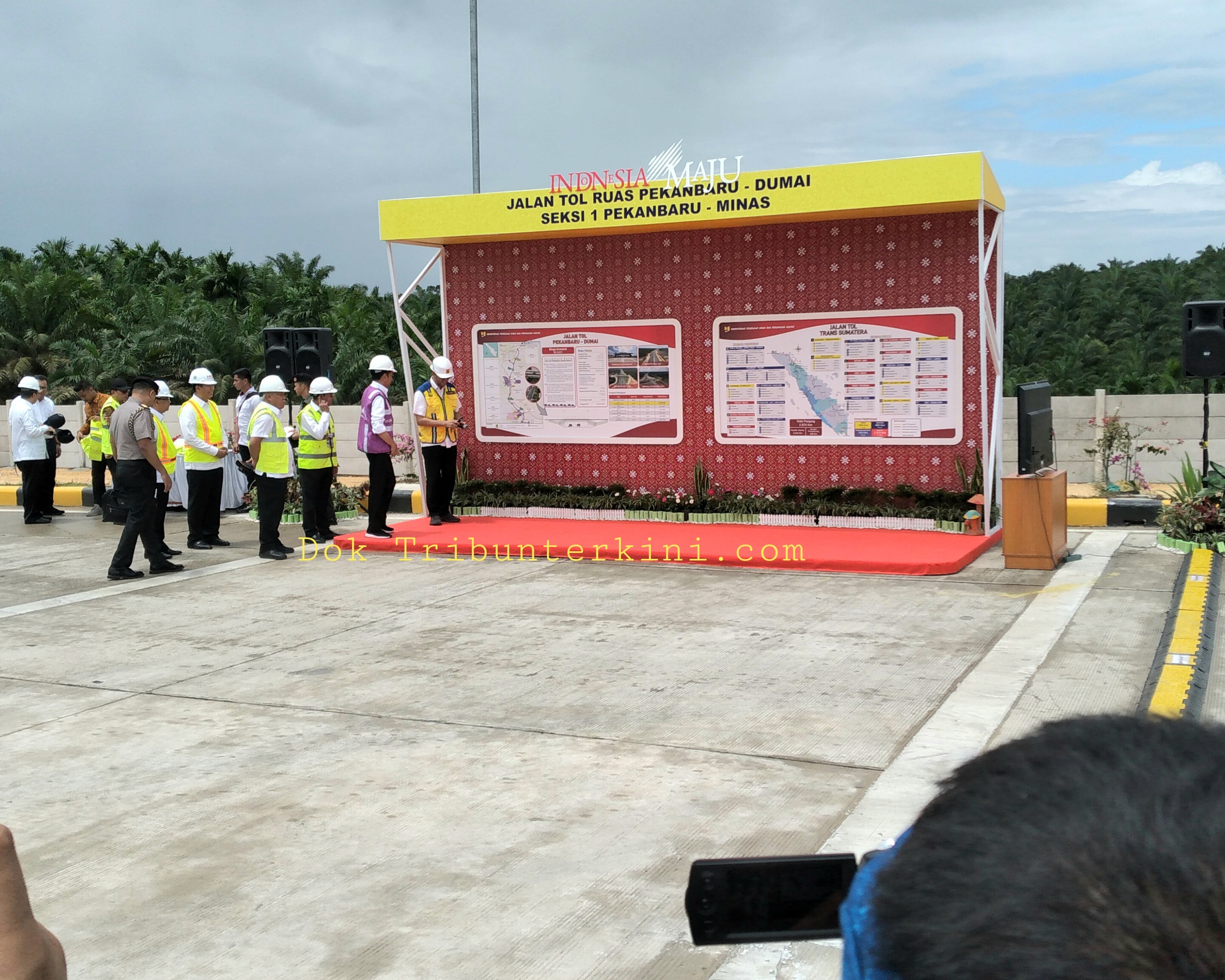 Meninjau Jalan Tol Pekanbaru - Dumai, Presiden Jokowi Harapkan Akhir Bulan April Sudah Selesai