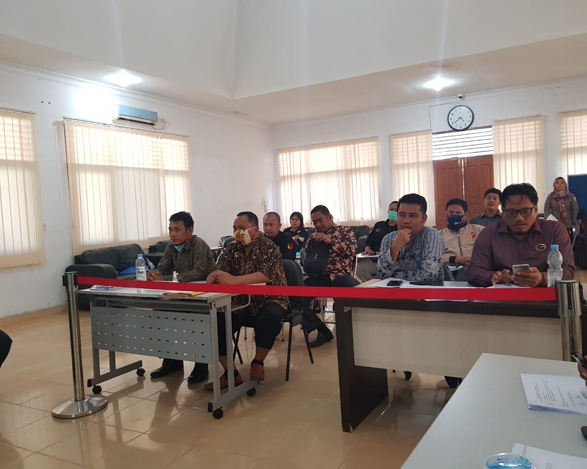 Disambangi Anggota DPR RI, Rusidi Rusdan Curhat Kondisi Jalan Kantor Bawaslu Riau Yang Belum Aspal