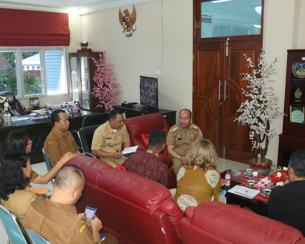 Bupati Taput Terima Audiensi Kedubes Belanda Perihal Rencana Kunjungan Ratu dan Raja Belanda