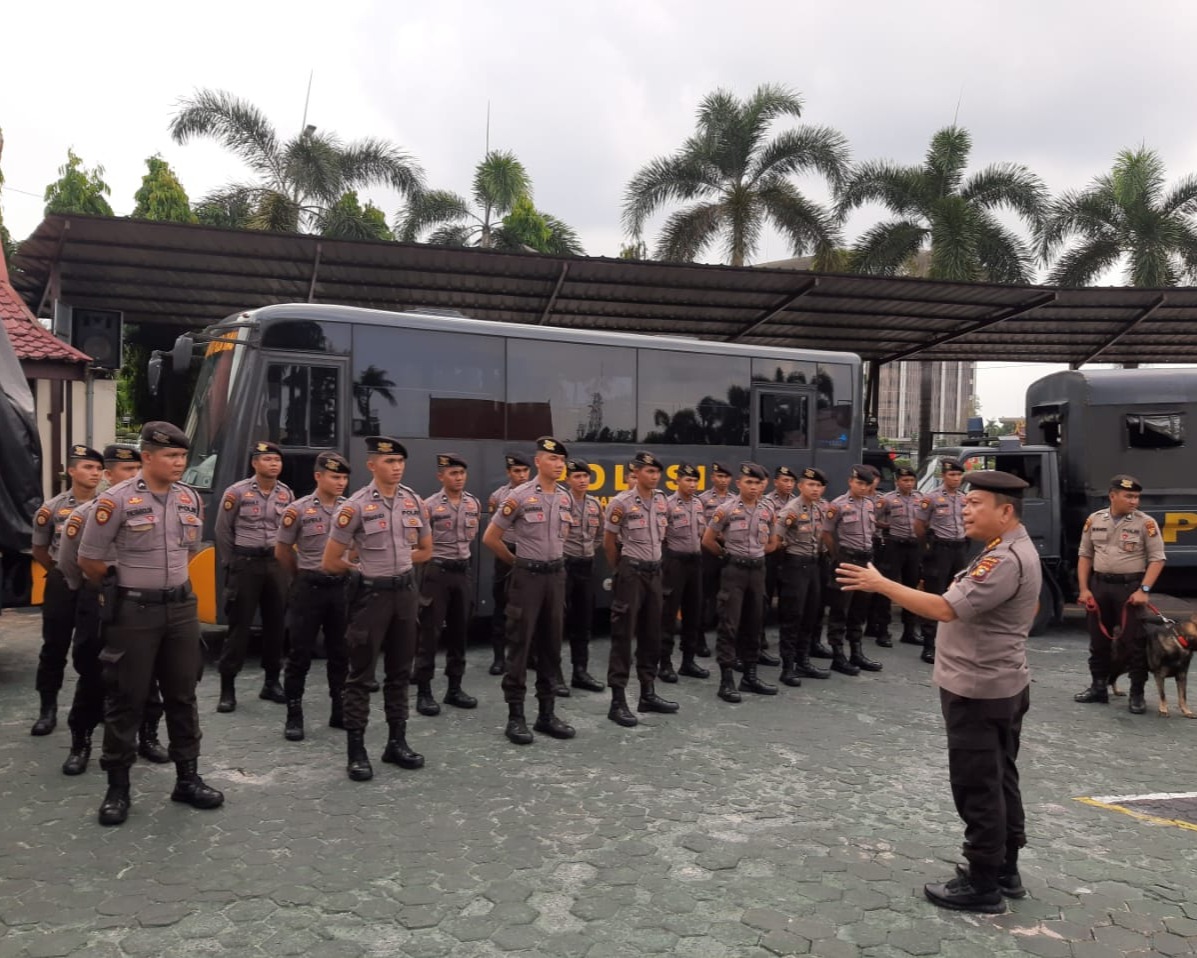 Tim Bara Siaga Bencana Dit Samapta Polda Riau Terjun Langsung Ke Lokasi Bencana Tanah Longsor di Rohul