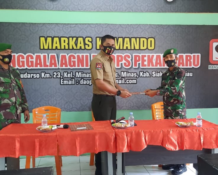 Dinilai Aktif Dalam Penanganan Karlahut, Personil Kodim 0301/PBR Menerima Penghargaan