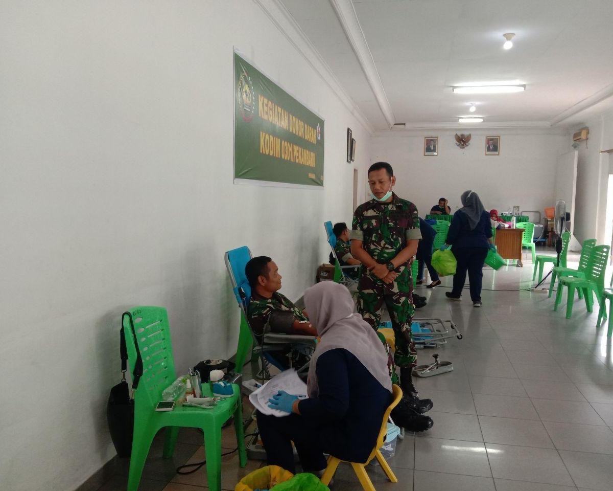 Kodim 0301/Pekanbaru Melaksanakan Baksos Donor Darah Dalam Rangka Menghadapi Pandemi Covid-19