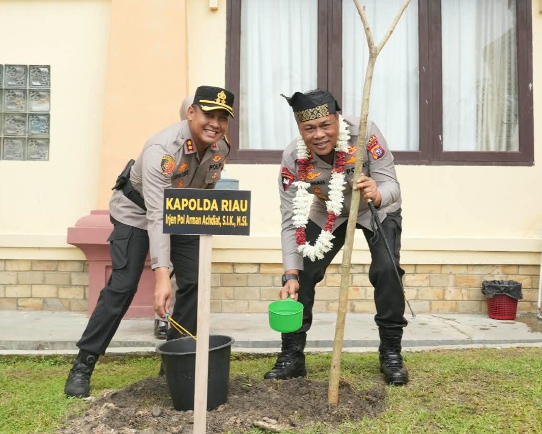 Kunker Ke Polres Siak, Kapolda Riau Tekankan Transformasi Pelayanan Humanis dan Penyelesaian Potensi Konflik 'Polisi Bersama Masyarakat'