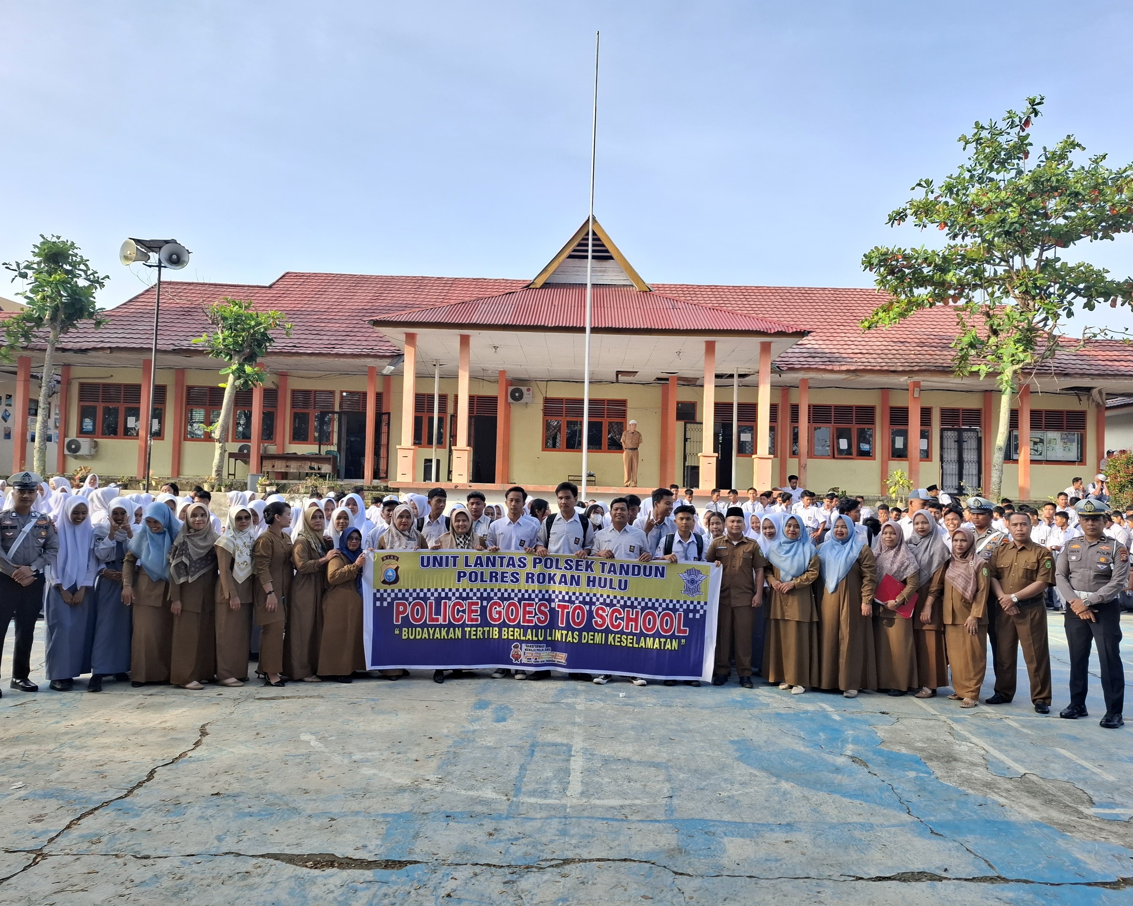 Satlantas Polres Rohul Edukasi Keselamatan Berkendara di SMKN 1 Tandun Dalam Rangka Operasi Keselamatan Lancang Kuning 2025