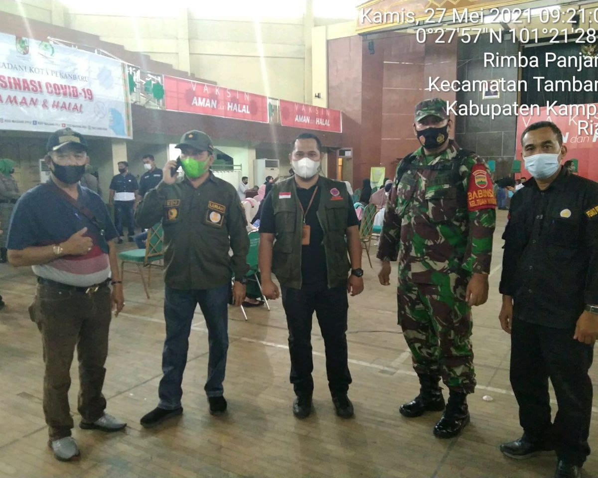 Babinsa Kodim 0301/PBR Bersama Personil Bhabinkamtibmas Lakukan Monitoring Kegiatan Vaksinasi 1.500 Untuk Keluarga Besar UIN Suska Riau di Gedung PKM