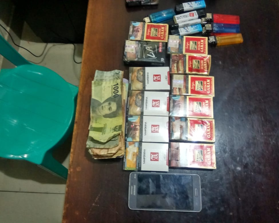 Polsek Pahandut di Bantu Oleh Warga Berhasil Menangkap Dugaan Pencurian, Setelah Beberapa Saat Beraksi di Jalan Lintas Palangka Raya - Bukit Rawi 