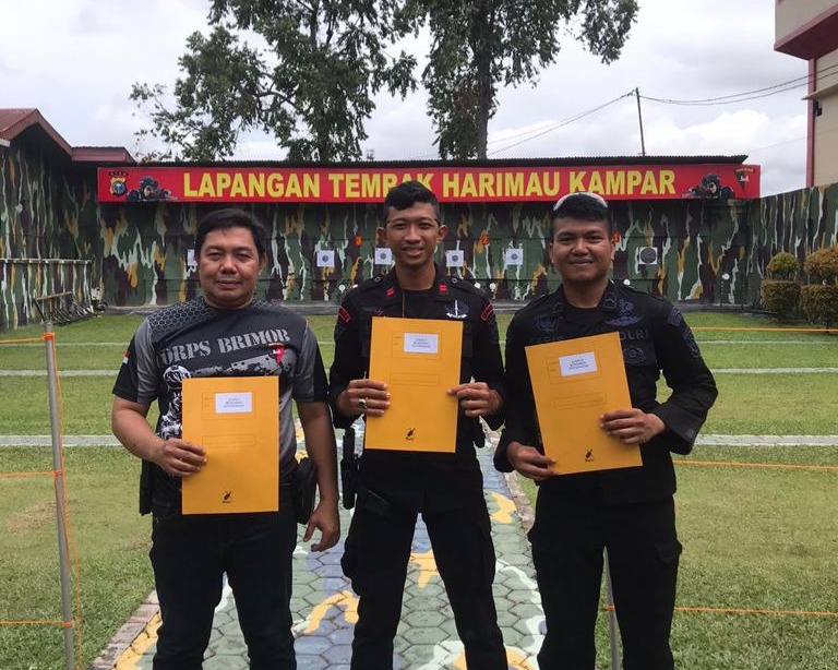 Tingkatkan Kemampuan, Brimob Polda Riau Gelar Lomba Menembak Antar Satker