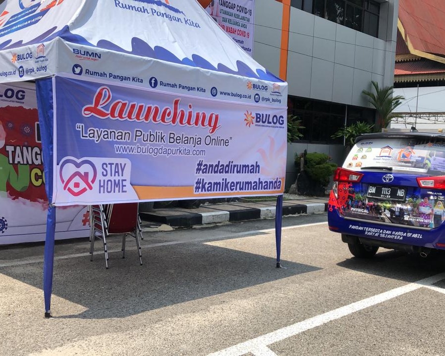 Bulog Kanwil Riau - Kepri Launching Layanan Publik Belanja Online Serta Gelar Paket Sembako Murah