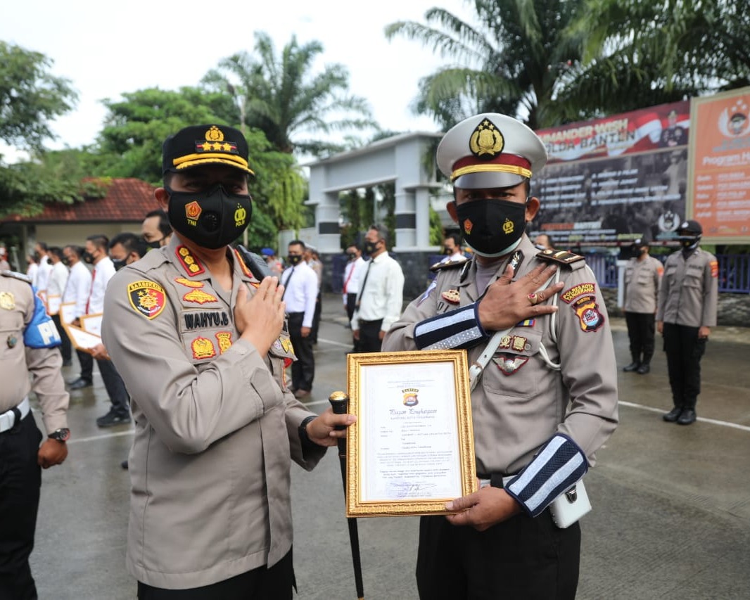 Kapolresta Tangerang Berikan Penghargaan Sebanyak 44 Kepada Personel Yang Berprestasi