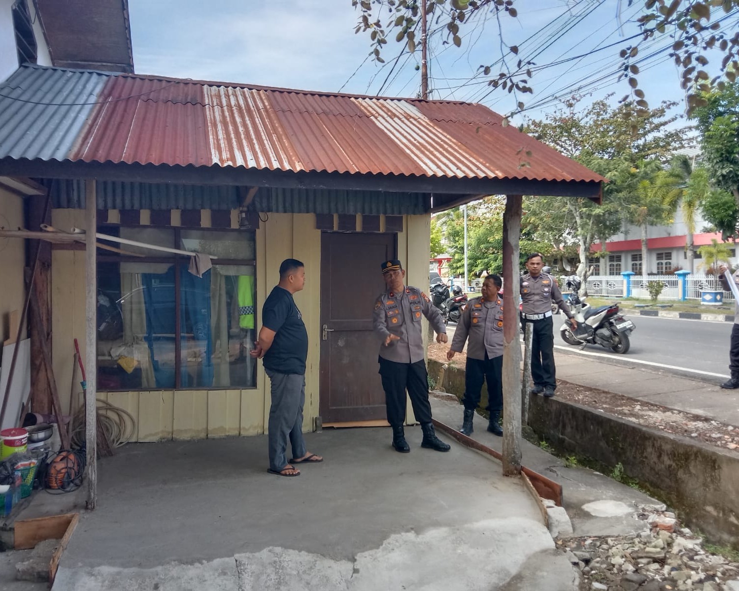 Polda Riau Distribusikan 2.312 Paket Bansos, Bedah Rumah dan Air Bersih, Wujud Nyata Kepedulian Polri untuk Masyarakat