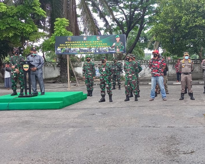 Personil Kodim 0301/PBR Ikut Serta Kegiatan Apel Gabungan Karya Bakti Dalam Rangka Menciptakan Kota Pekanbaru Bebas Sampah