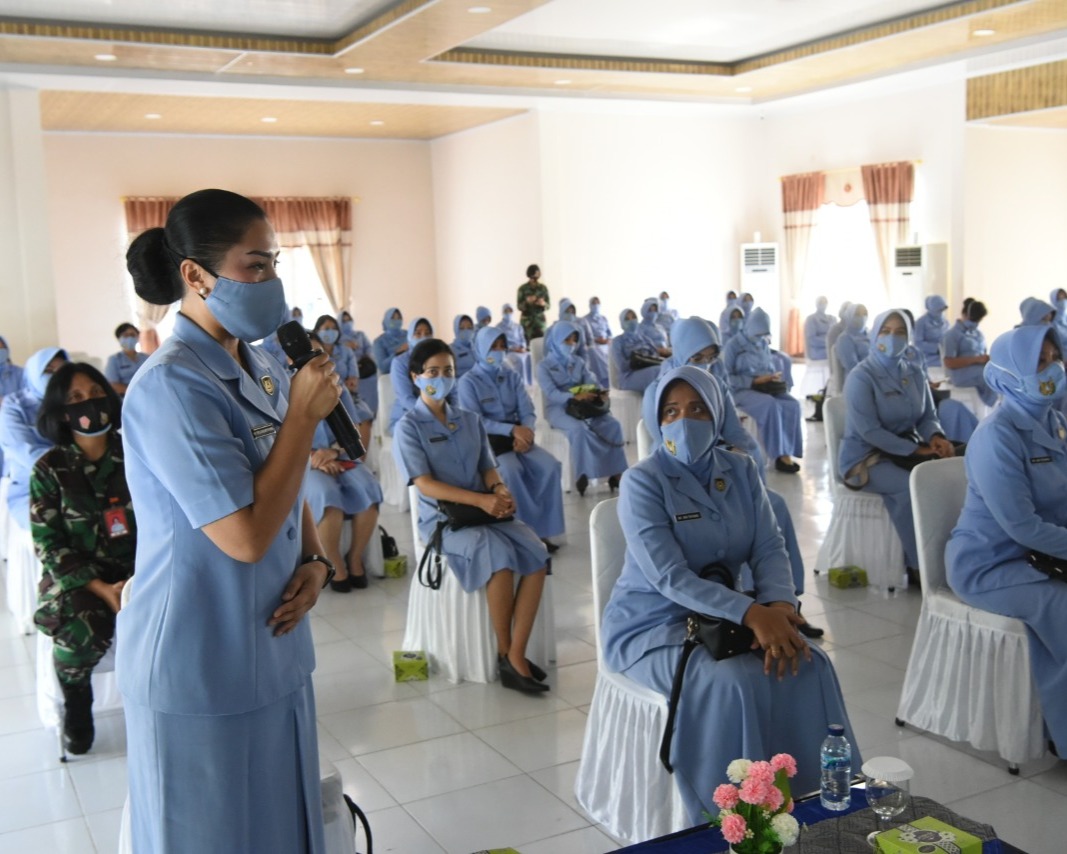 Danlanud RSN Ajak Anggota PIA Ardhya Garini Cabang 12/D.I Lanud RSN Menjaga Netralitas Pada Pilkada Tahun 2020