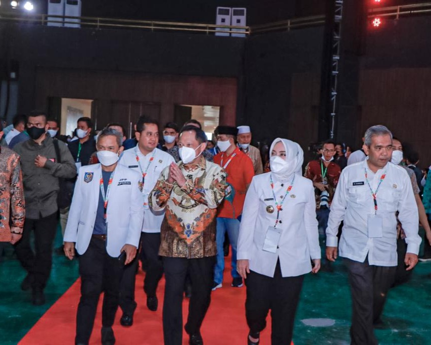 Pj Bupati Kampar Dr H Kamsol Hadiri Orientasi Pembangunan Desa Berkelanjutan