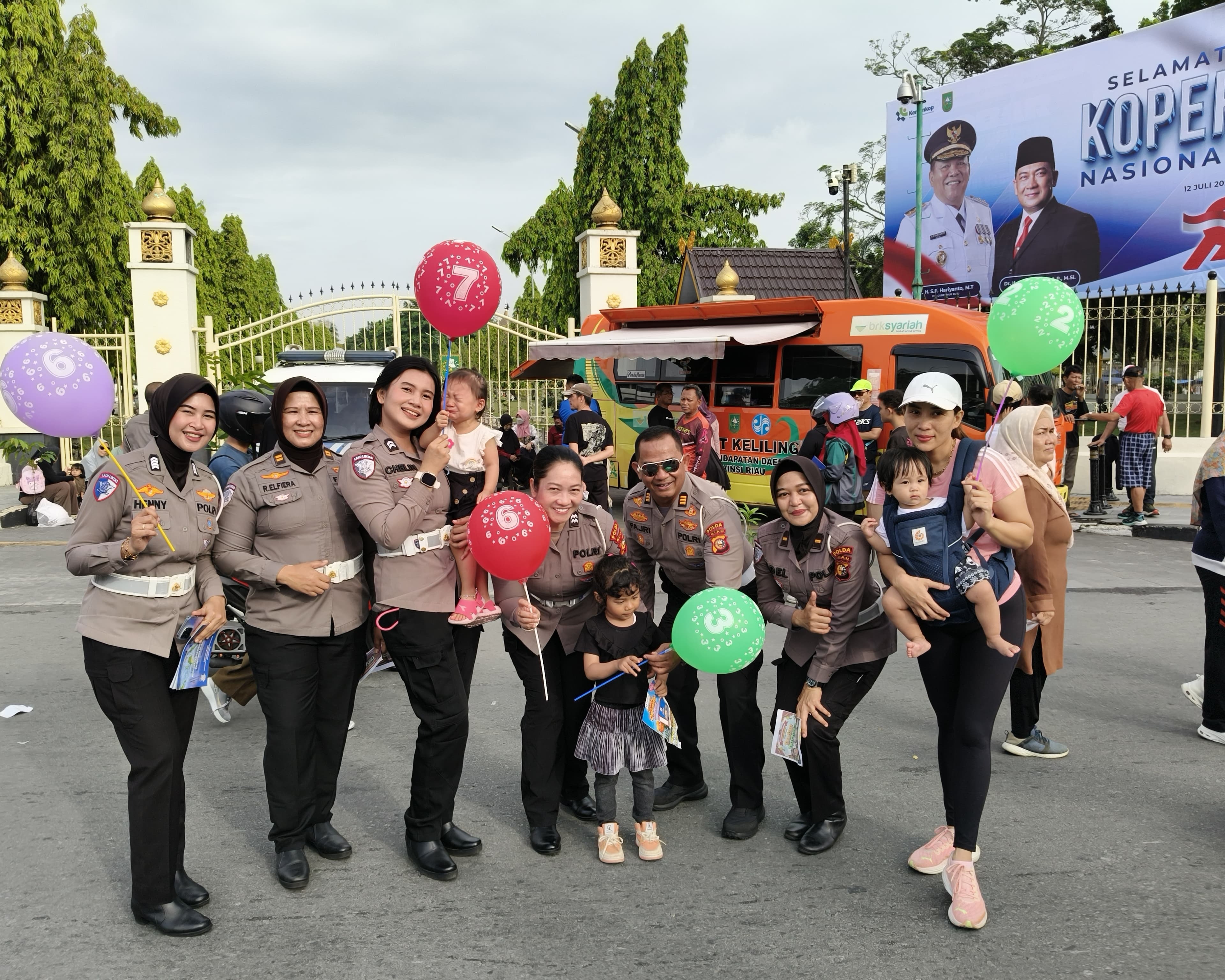 Polantas Sapa Warga Di Car Free Day, Ditlantas Polda Riau Gaungkan Budaya Tertib Berlalu Lintas