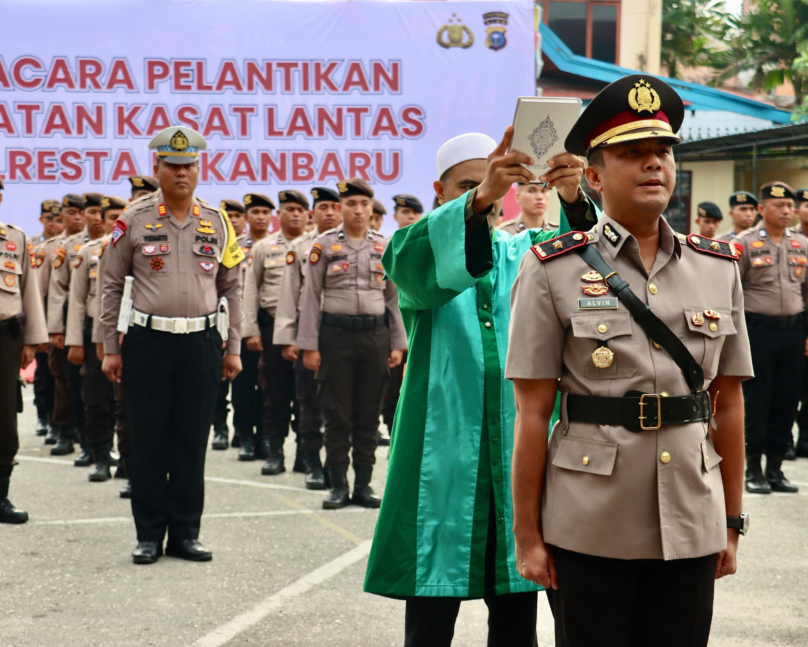 Kapolresta Pekanbaru Lantik Kompol Alvin Agung Wibawa Menjadi Kasat Lantas Polresta Pekanbaru