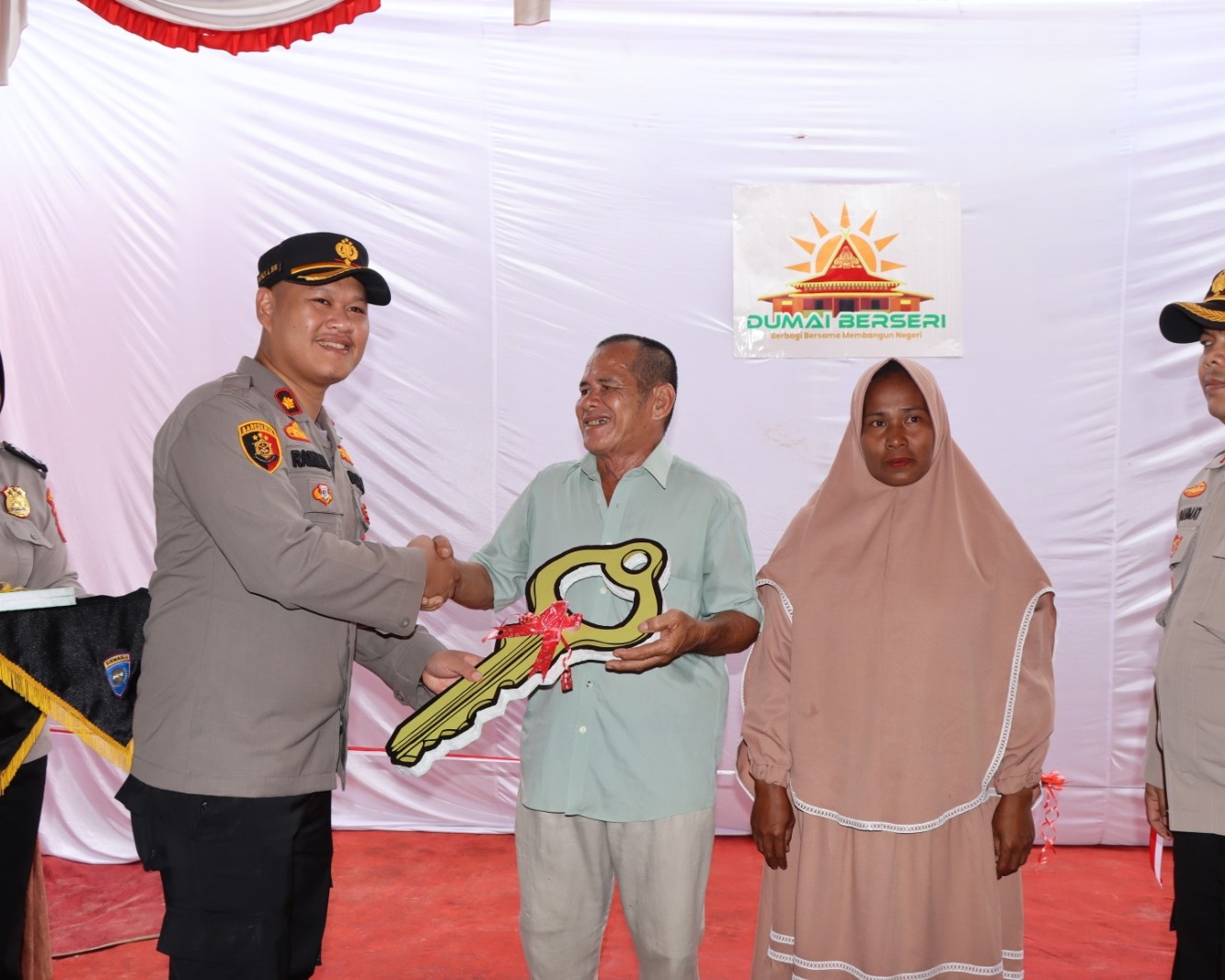 Polres Dumai Resmikan dan Serahkan Kunci Rumah Ke-3 dan Ke-4 Dalam Program Berbagi Bersama Membangun Negeri (BERSERI)