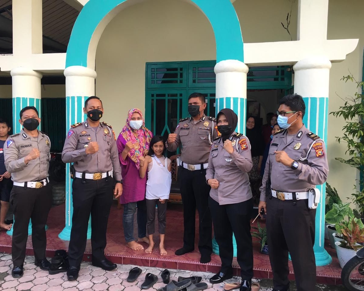 Bocah SD Korban Tabrak Lari Pengendara Ojol di Kunjungi Satlantas Polresta Pekanbaru