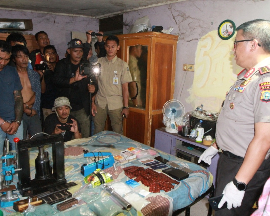 Kapolda Riau Menggungkap Home Industri Narkotika di Pekanbaru
