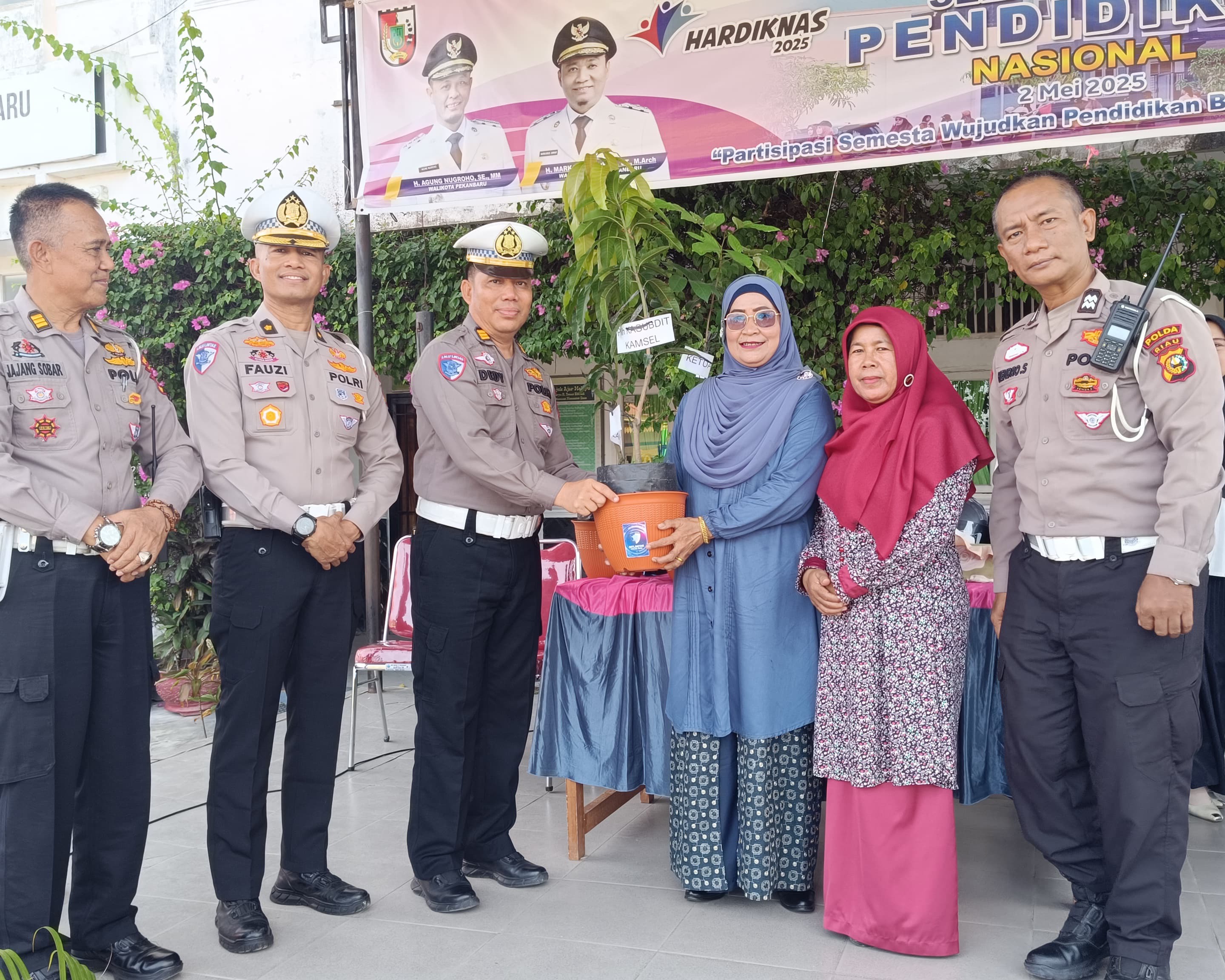 Police Go to School, Ditlantas Polda Riau Tanamkan Etika Berlalu Lintas dan Cinta Lingkungan Sejak Dini