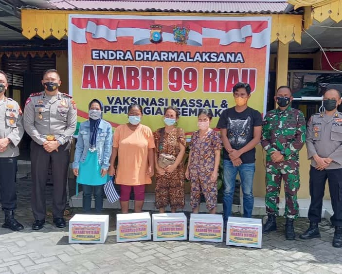 Alumni Akabri 99 Riau Gelar Vaksinasi Massal dan Pembagian Sembako