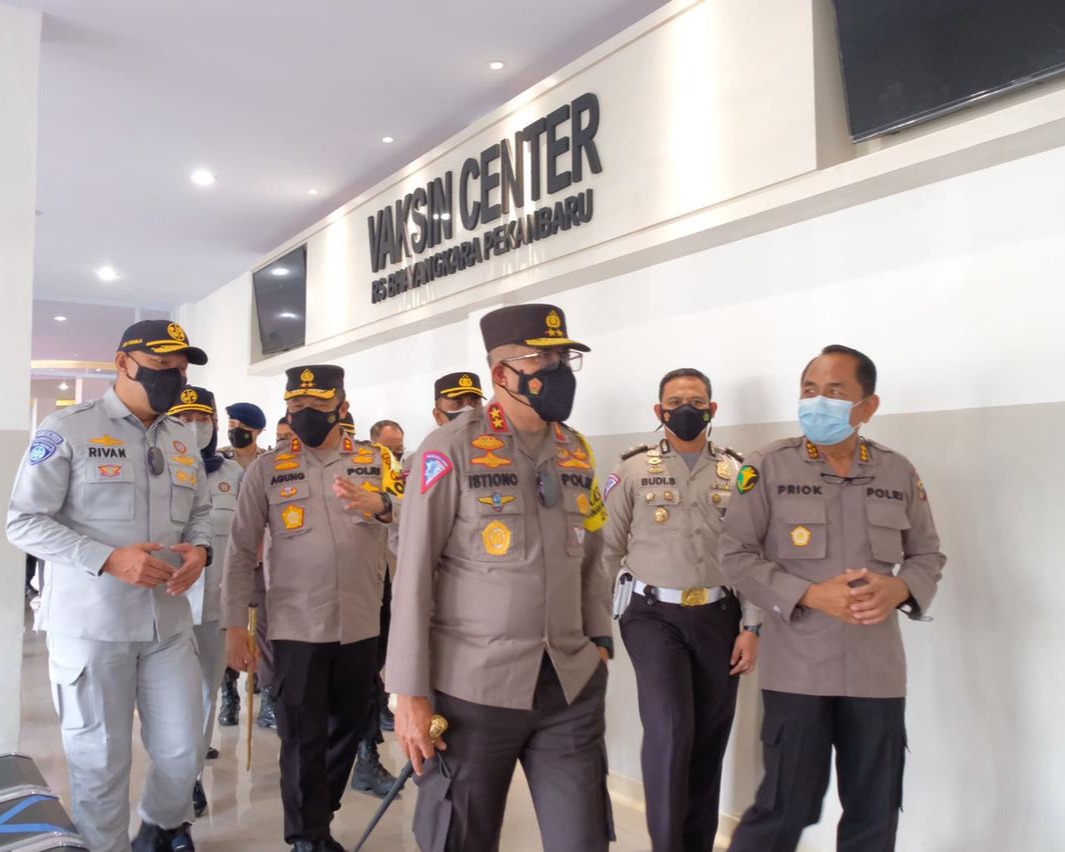 Kakorlantas Polri Bersama Kapolda Dan Dirut Jasa Raharja Tinjau Vaksin Center RS Bhayangkara, Irjen Pol Istiono: Polda Riau Bagus Luar Biasa