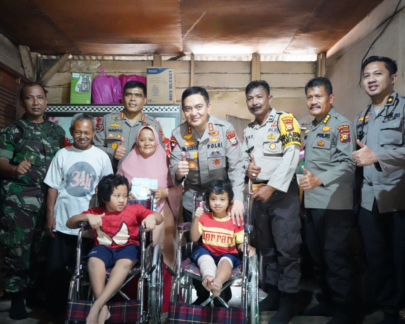 Adik Beradik Di Kota Pekanbaru Menderita Rapuh Tulang, Kapolda Riau Irjen Pol Iqbal Berjanji Lakukan Intervensi Pengobatannya