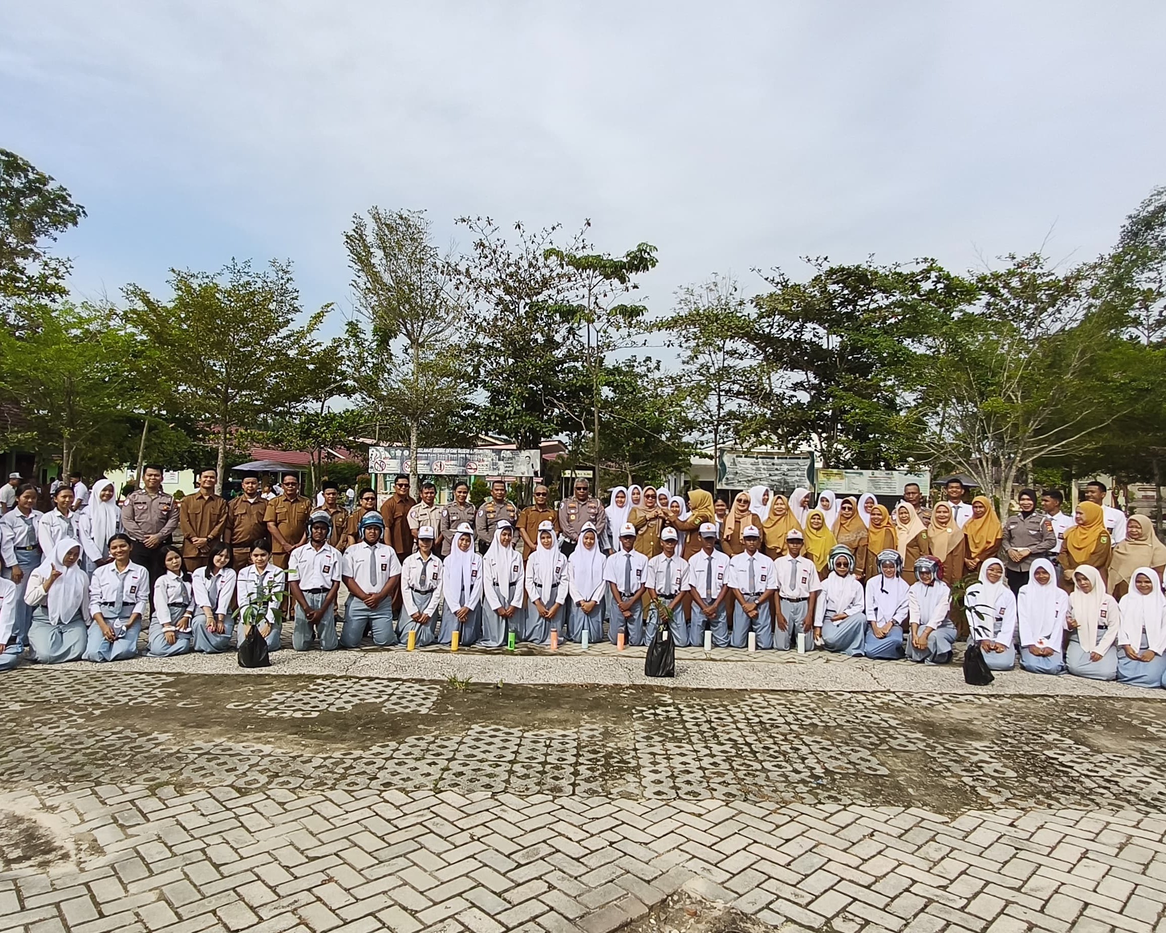 Tanamkan Budaya Tertib Berlalu Lintas Sejak Dini, Ditlantas Polda Riau Hadirkan Police Goes To School Dan Green Policing Di SMKN 6 Pekanbaru