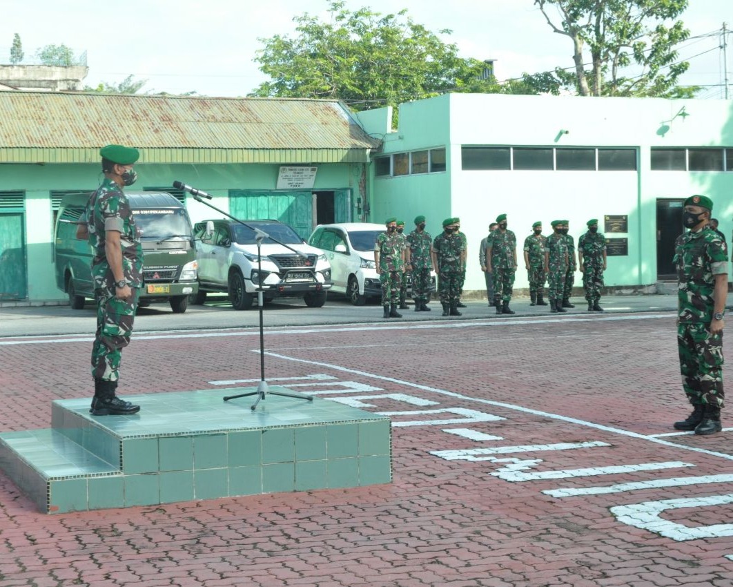 Kodim 0301/PBR Gelar Upacara Korps Raport Pindah Tugas Satuan Perwira