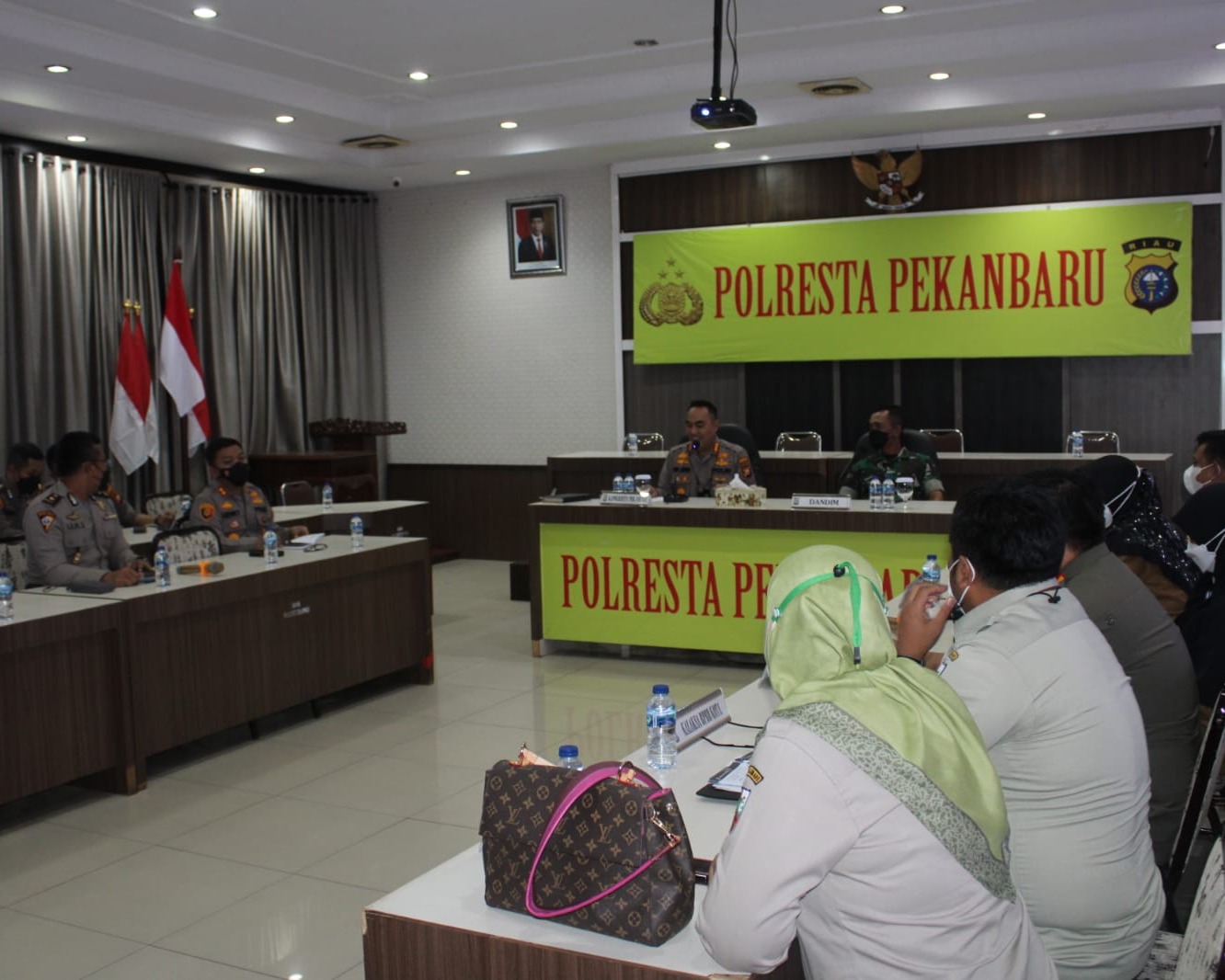 Dandim 0301/PBR Hadiri Rapat Penanganan dan Antisipasi Lonjakan Covid-19 Di Kota Pekanbaru