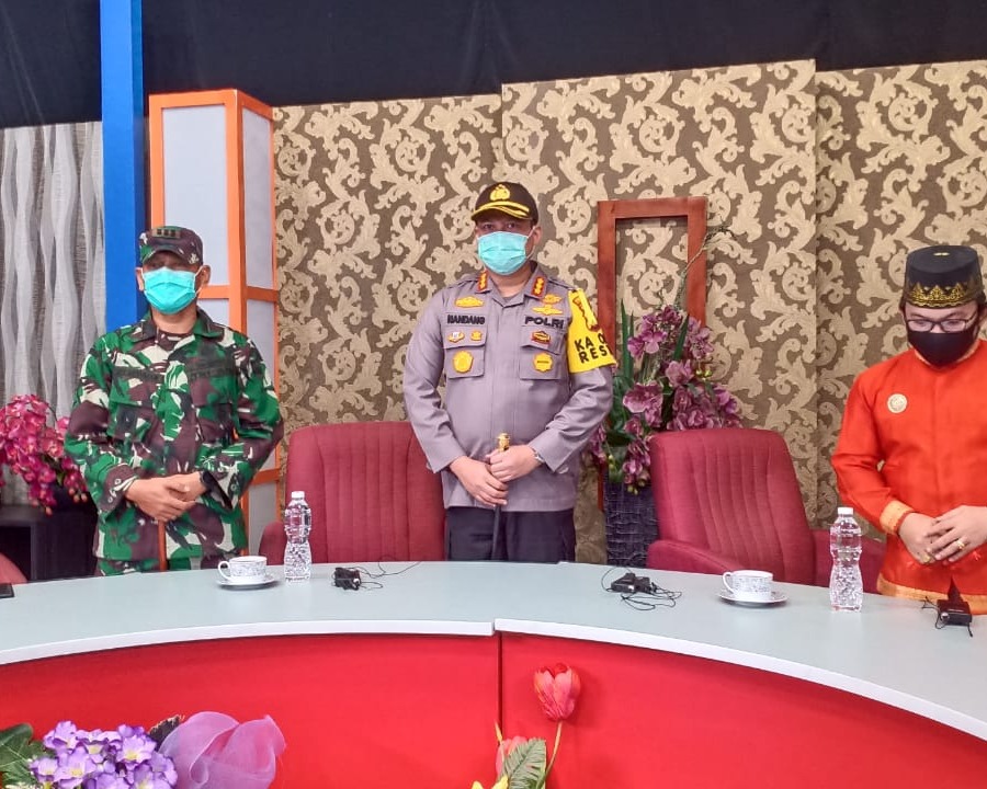 Walikota Bersama Dandim 0301/Pekanbaru dan Kapolresta Hadiri Acara Dialog Live TV, Dalam Rangka Persiapan Penerapan PSBB Di Wiilayah Kota Pekanbaru