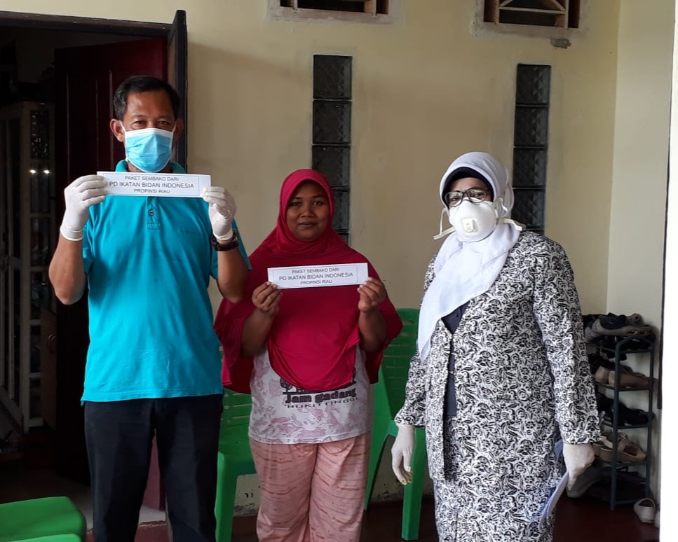IBI Provinsi Riau Melaksanakan Pembagian Bantuan Sembako Kepada Masyarakat Yang Membutuhkan Karena Terdampak Wabah Pandemi Covid-19 dan Bantuan APD Kepada PMB di 12 Kabupaten/Kota Se Provinsi Riau