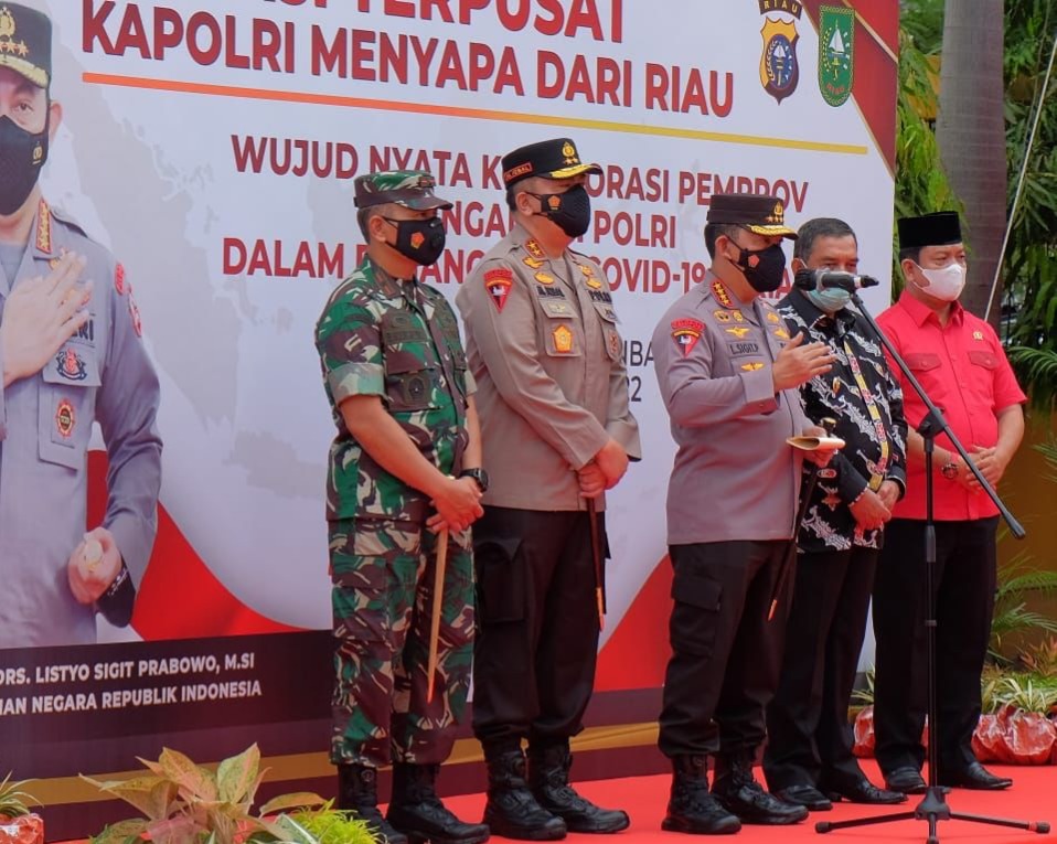 Kunjungan Kapolri Jenderal Polisi Listyo Sigit Ke Isoter Asrama Haji Pekanbaru: Masyarakat Tak Usah Takut, Patuhi Prokes dan Vaksin