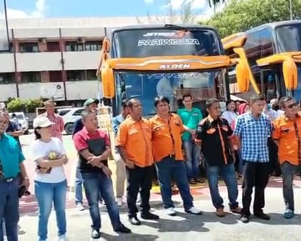Satlantas Polresta Pekanbaru Berikan Edukasi Keselamatan Kepada Sopir Bus Yang Membawa Rombongan SMP Santa Maria