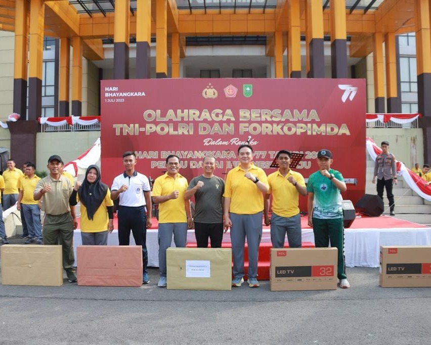 Sinergitas TNI-Polri dan Forkopimda, Polda Riau Gelar Olahraga Bersama Sambut Hari Bhayangkara Ke-77 Tahun 2023