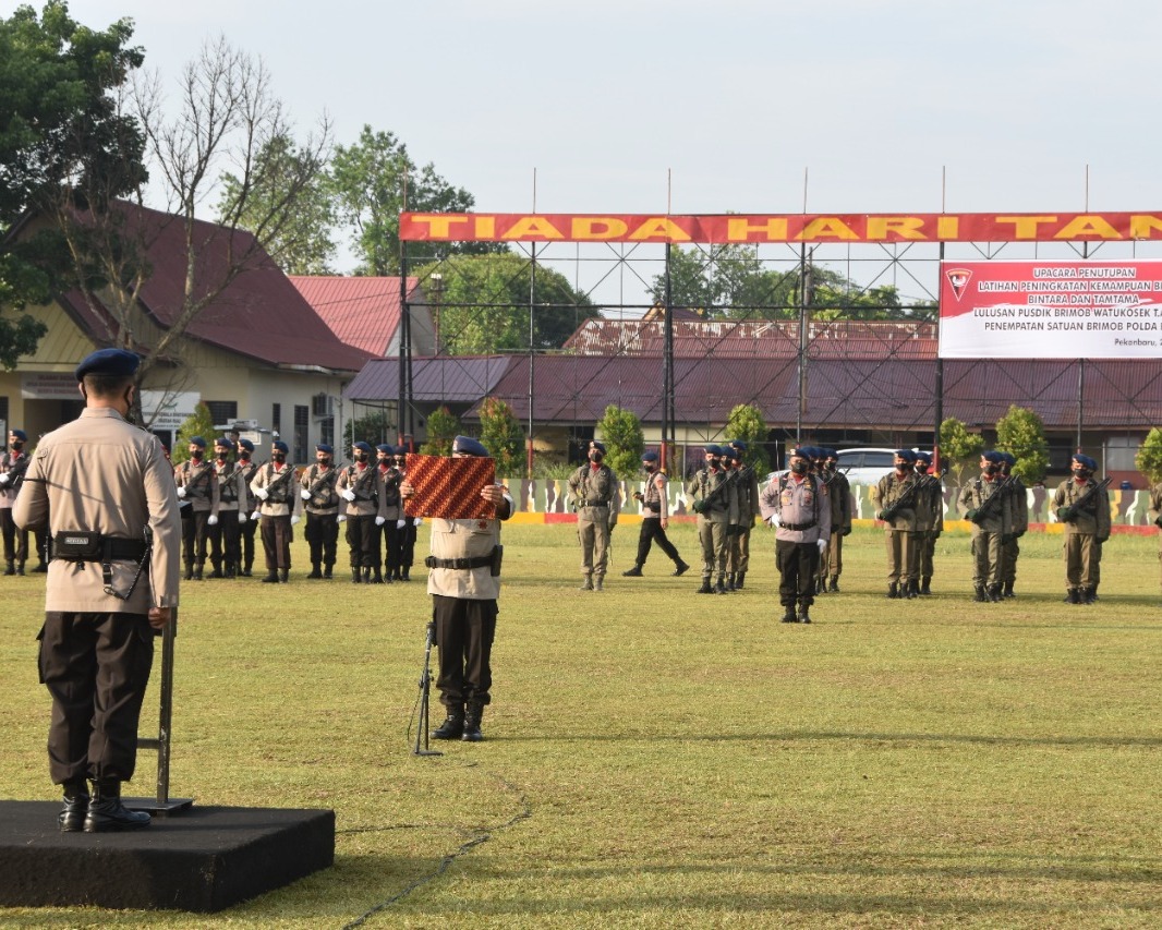 Upacara Penutupan Bintradisi Bintara Dan Tamtama Satuan Brimob Polda Riau