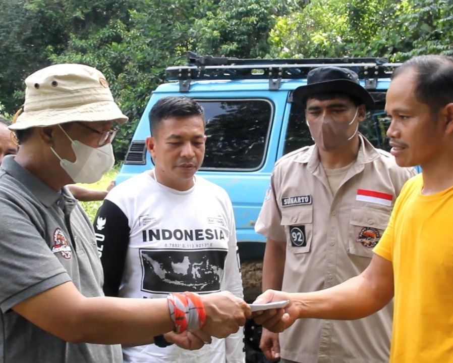 Gelar Baksos, Toyota Land Cruiser Indonesia (TLCI) Chapter #2 Riau Berhasil Terobos Daerah Terisolir