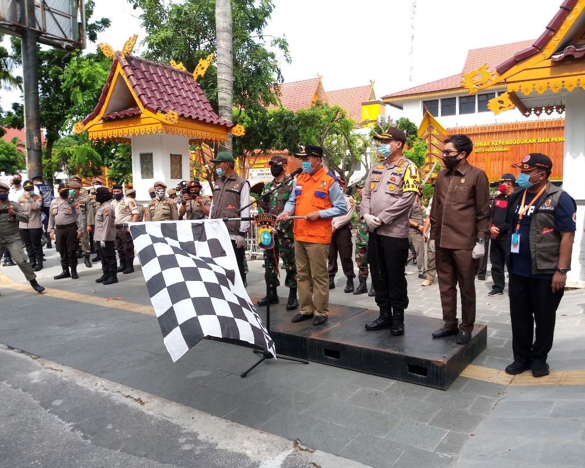 Dandim 0301/Pekanbaru Hadiri Kegiatan Apel Gabungan Dalam Rangka Penyemprotan Disinfektan Secara Serentak