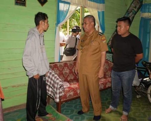 Pj Bupati Kampar Tinjau Rumah Warga Yang Kurang Mampu di Kelurahan Pasir Sialang Kecamatan Bangkinang