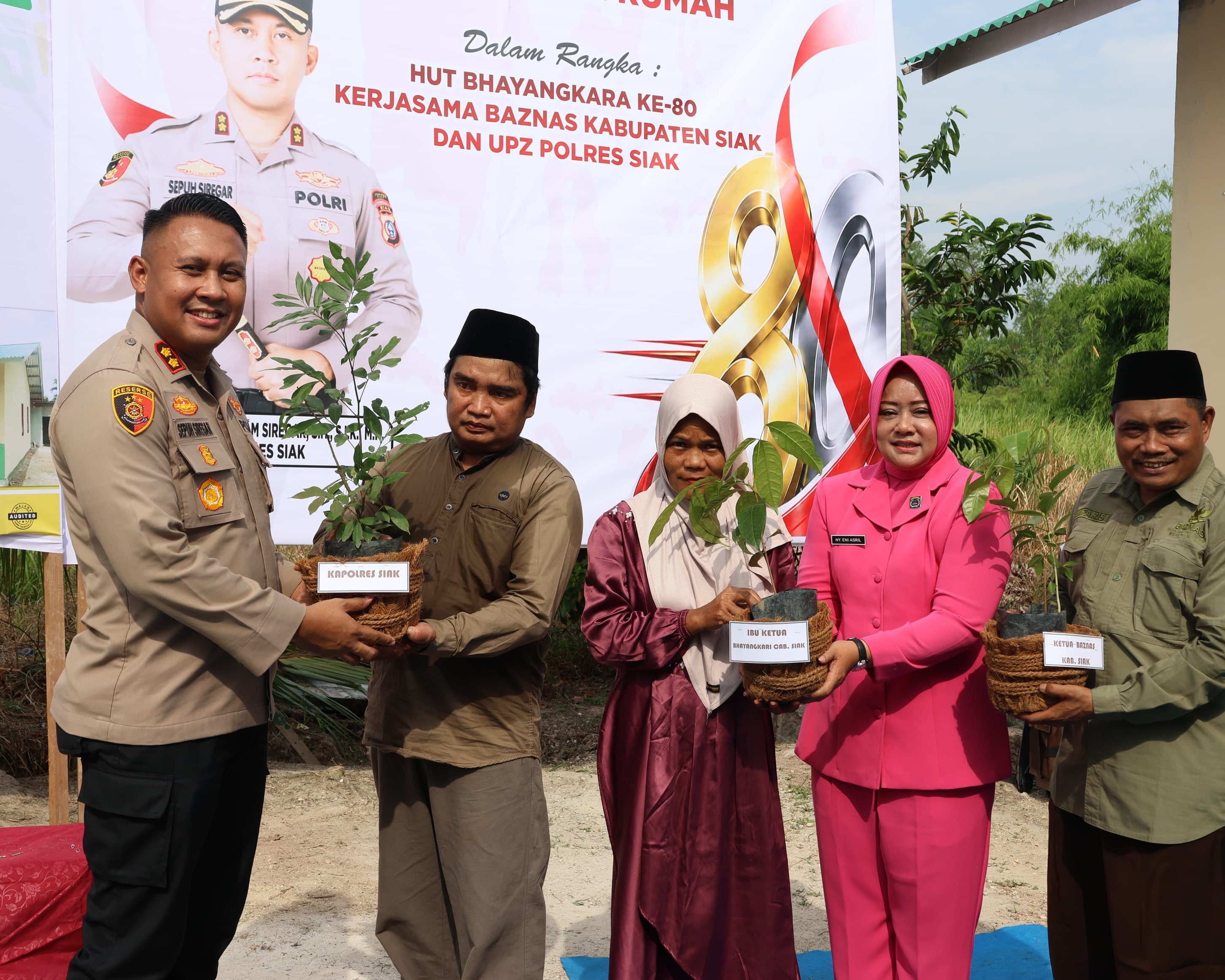 Sinergi Polres Siak dan BAZNAS, Rumah Ke 8 Program, 'Bedah Rumah Presisi' Diresmikan Dan Diserahkan Kepada Penerima Manfaat