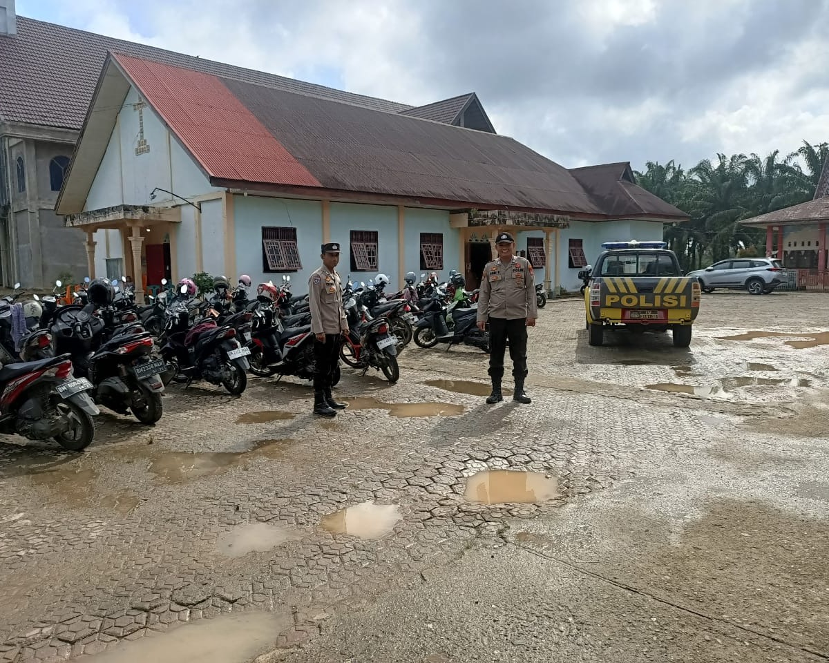 Polsek Rambah Polres Rohul Gelar Minggu Kasih, Wujudkan Rasa Aman dan Nyaman Bagi Jemaat Gereja