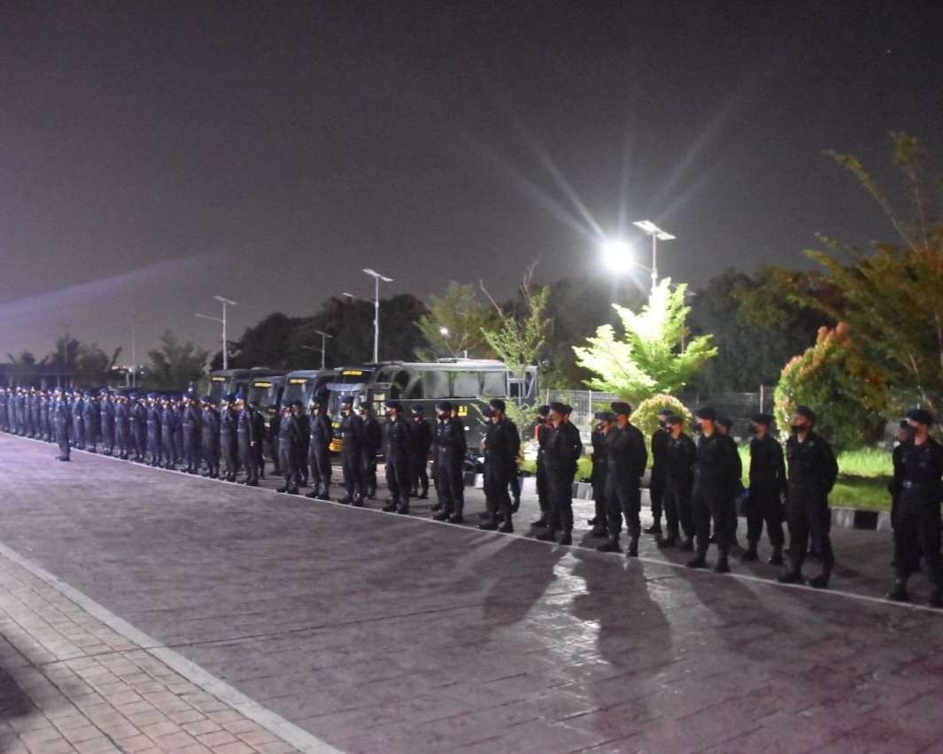 Lepas Keberangkatan 105 Personel BKO, Kapolda Riau Irjen Pol M Iqbal: Layani Masyarakat, Jaga Nama Baik