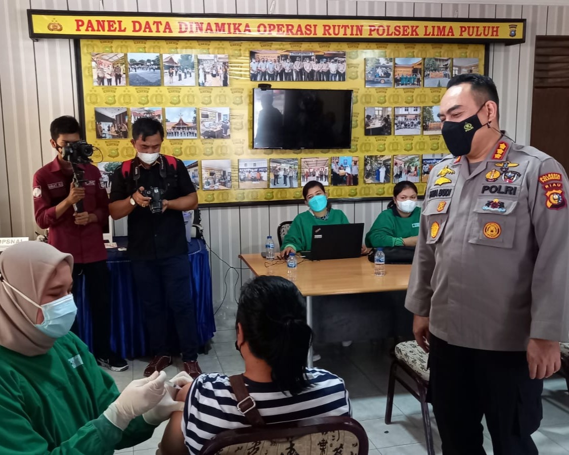 Alumni Akabri 99 Riau Gelar Vaksinasi Massal dan Pembagian Sembako