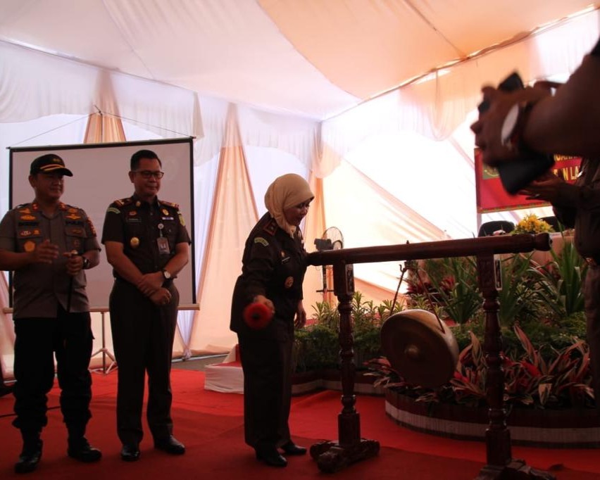 Kajati Riau Dr. Mia Amiati, SH, MH Hadiri Penandatanganan MoU 