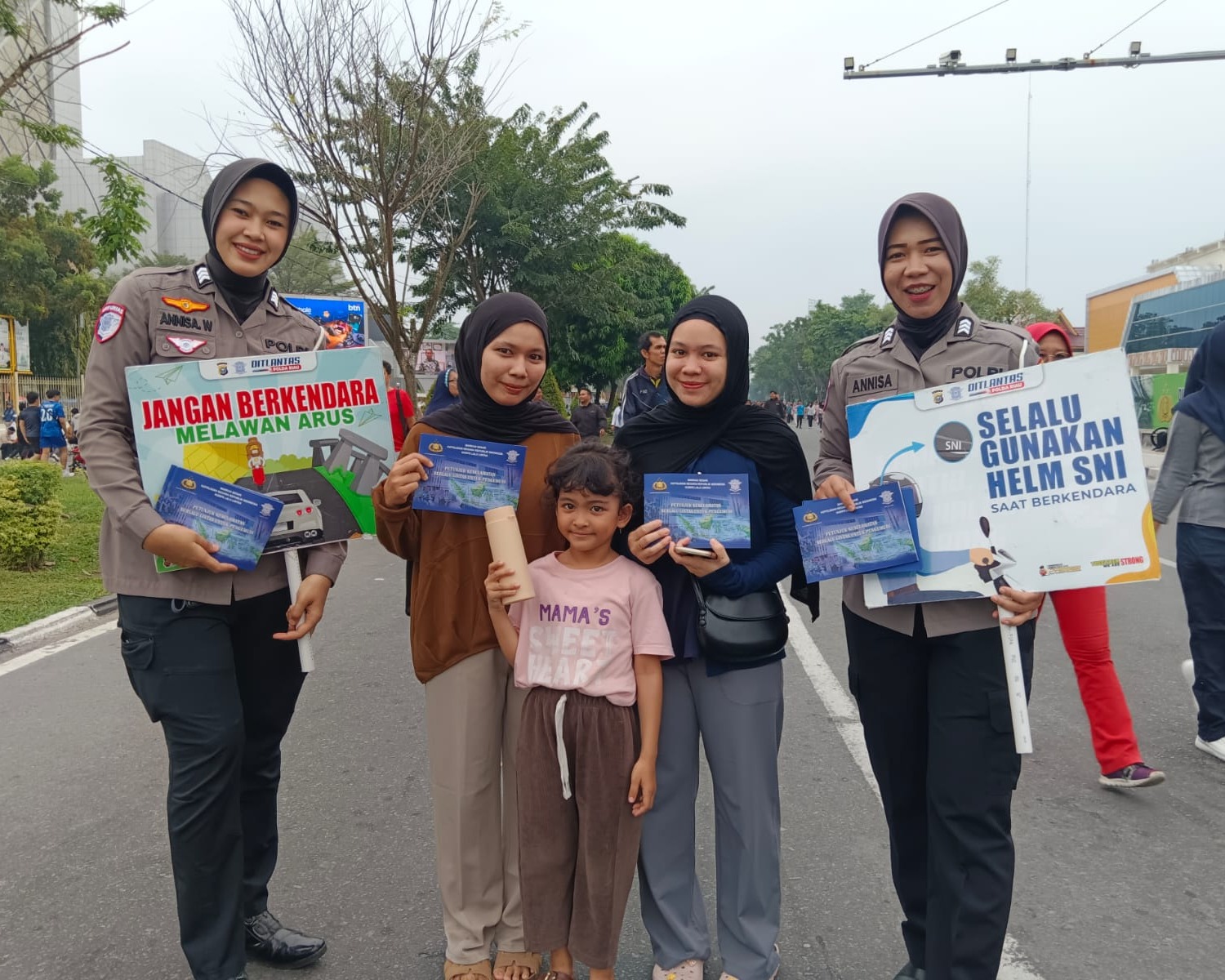Jelang Hari Bhayangkara Ke-80, Ditlantas Polda Riau Gencarkan Kampanye Keselamatan Berlalu Lintas Dan Green Policing Di CFD Pekanbaru