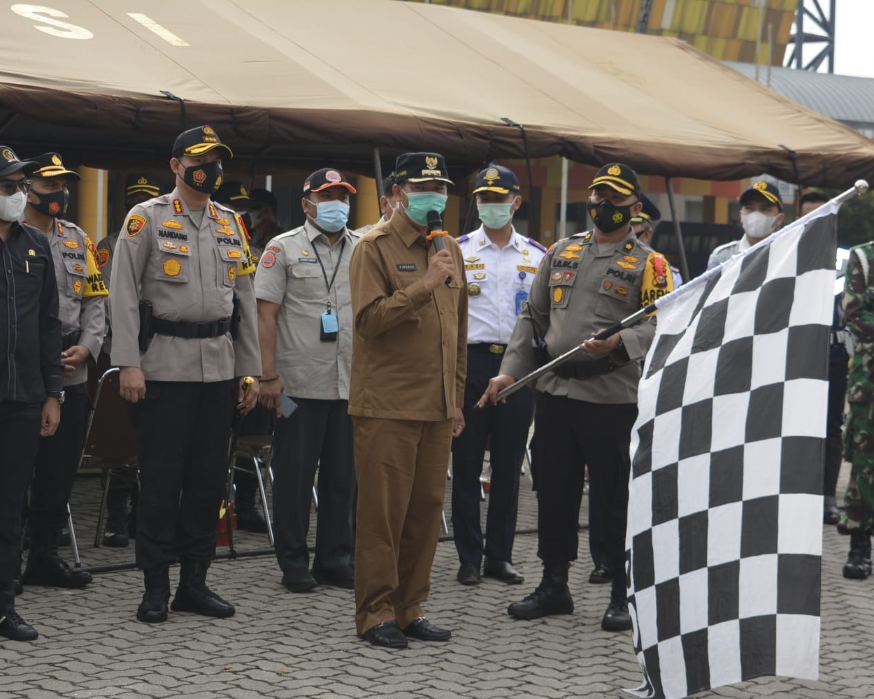 Kapolresta Pekanbaru Hadiri Apel Gelar Pasukan Operasi Lilin Lancang Kuning  2020