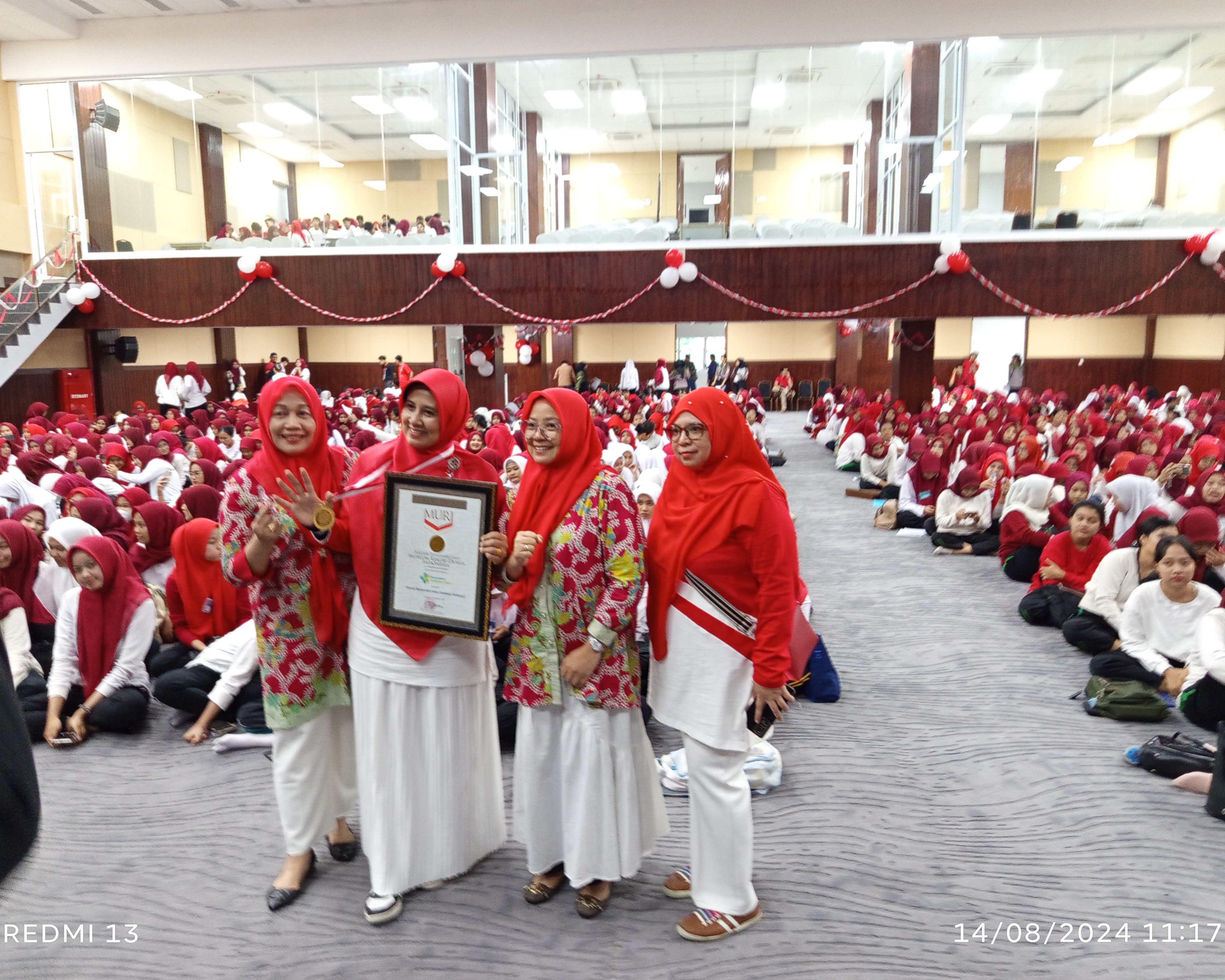 Poltekkes Kemenkes Riau Meraih Penghargaan Rekor Muri, 'Gerakan Serentak Menulis 1.500 Pantun Untuk Indonesia', Dalam HUT Provinsi Riau Ke-67 dan Hari Kemerdekaan RI Ke-79 Tahun